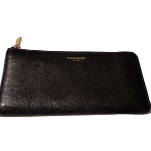 EUC BLACK COACH ZIP AROUND WALLET